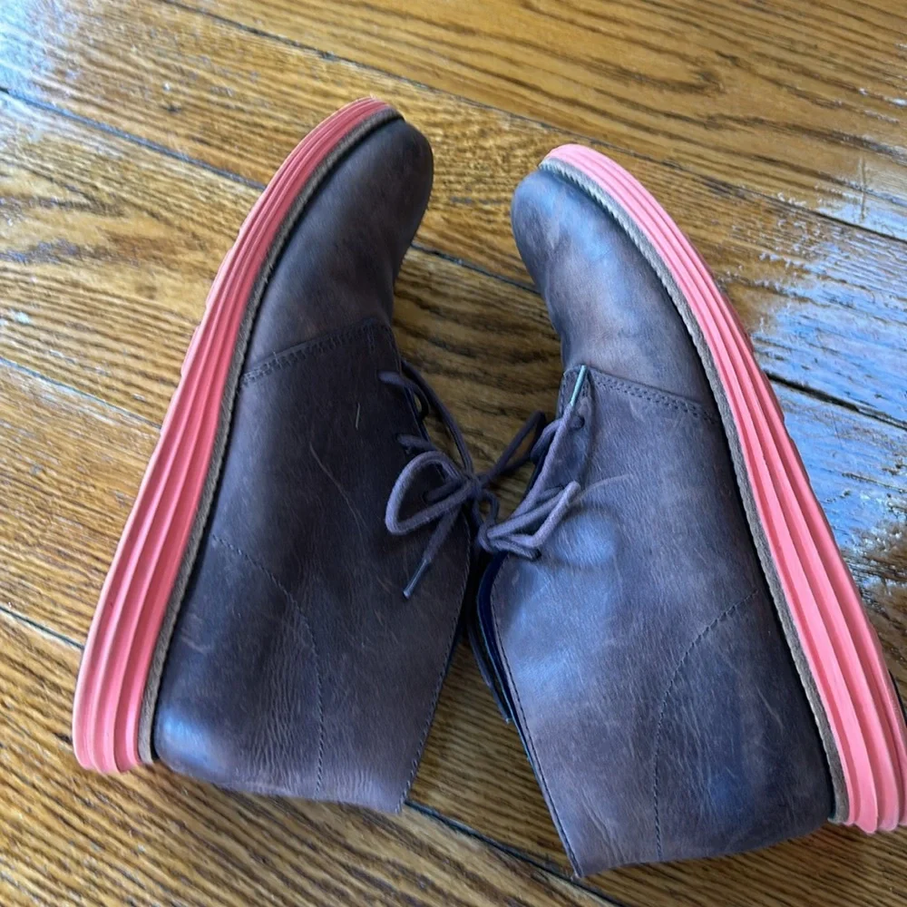 Cole Haan Lunargrand style chukka boots. Men’s Size 8.5. Great used condition.